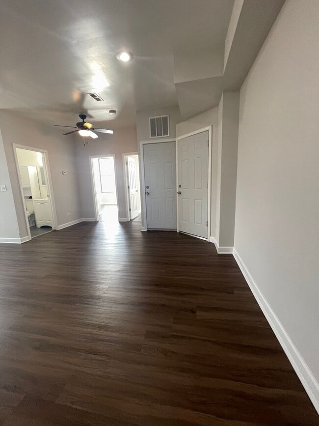 Photo - 1141 S Western Ave Unidad 3F
