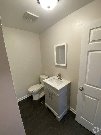 Building Photo - 2 Bedroom Apt for rent Unit 1090