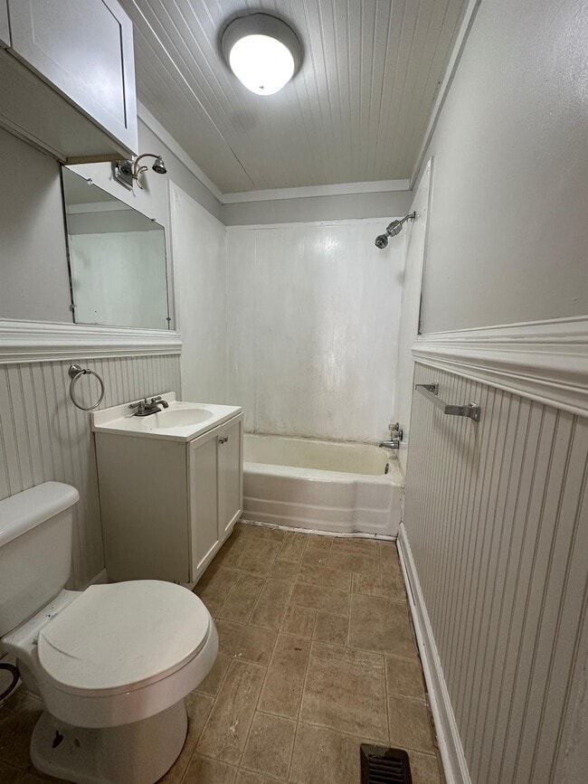 Photo - 415 Baldwin Ave