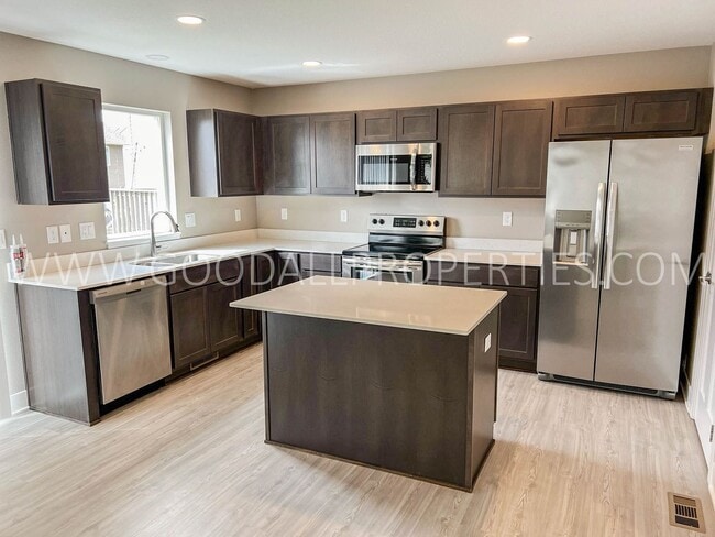 Photo - 4 Bedroom 3.5 bathrooms with a walkout finished basement in Norwalk