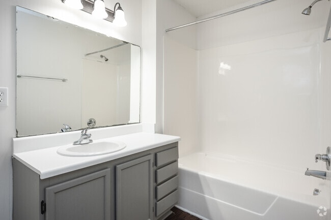 3BR, 2BA - 1,331SF - Bathroom