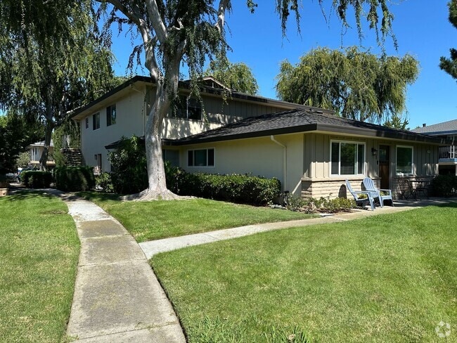 Building Photo - Townhouse 2 bedroom 1 bath, new paint. new...