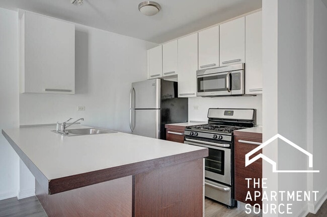 Building Photo - 1544 W Glenlake Ave Unit 2F