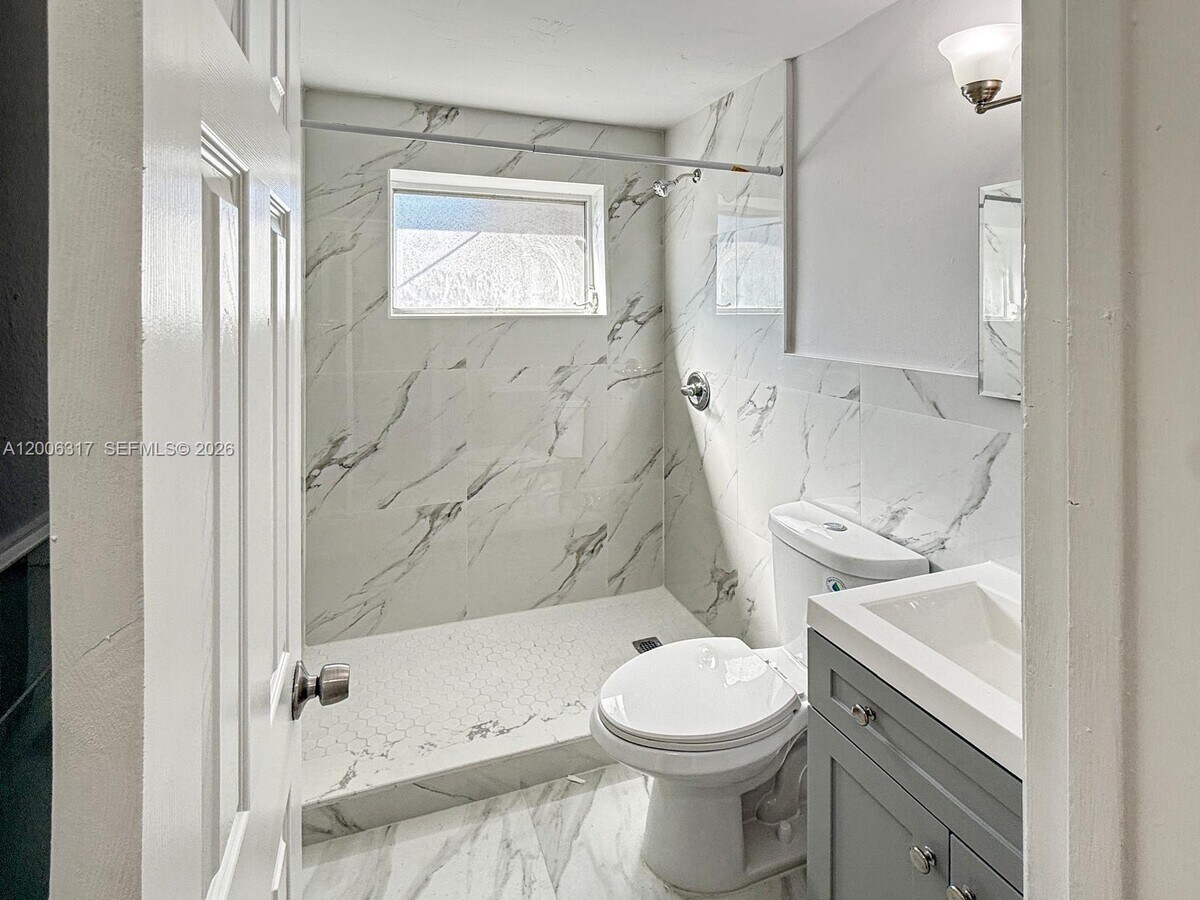 Photo - 1834 Harding St Unit 4