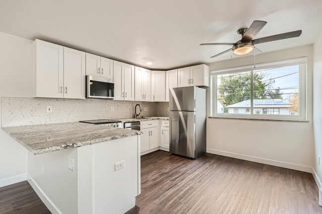 2475 S Vine St Apts