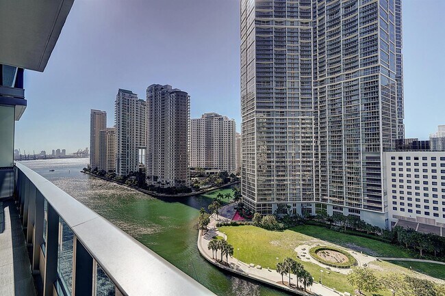 Photo - 200 Biscayne Boulevard Way