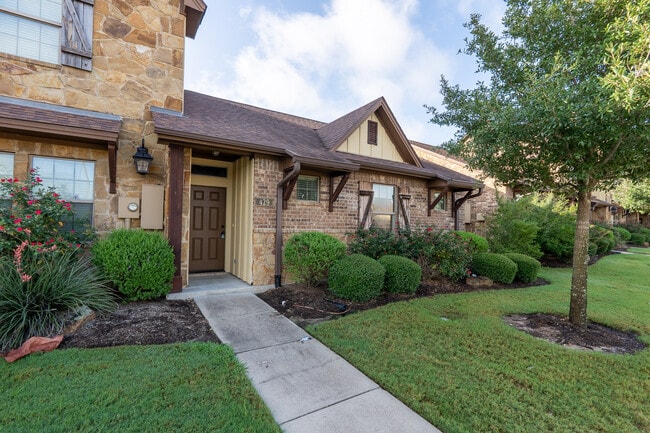 Photo - 312 Newcomb Ln