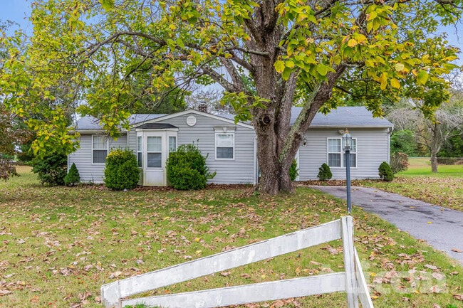 Building Photo - 5150 Wolfe Dr