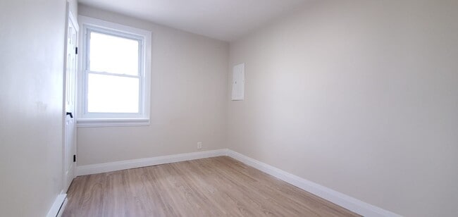 Photo - 368 Dufferin Av Unit A