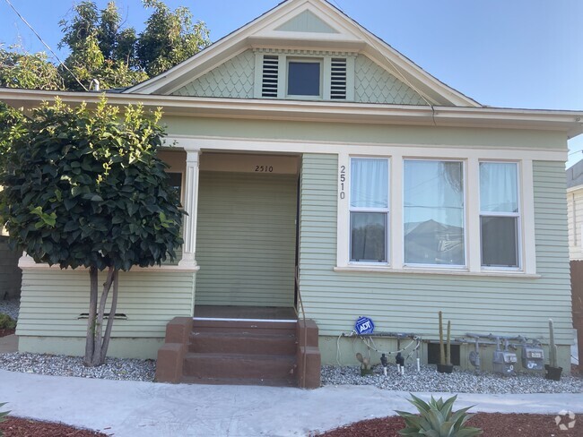 Building Photo - 2510 E 3rd St Rental