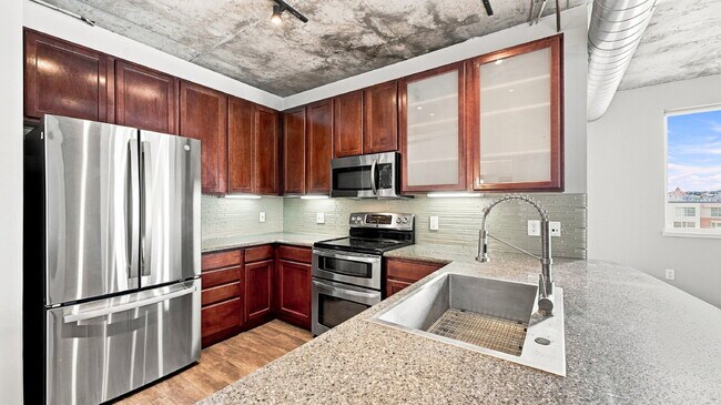 Photo - $2,820.95- 2 bed, 1 bath Condo in the heart of Denver with In Unit Laundry! Unit #510
