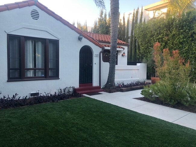 Building Photo - 729 N Harper Ave