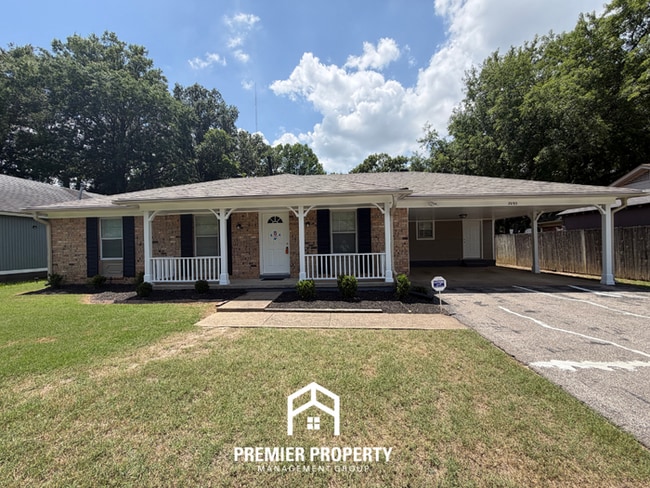 Building Photo - NEWLY RENOVATED 3BR/2BA in Bartlett Area | Hardwood Floors, Fireplace & Fenced Yard