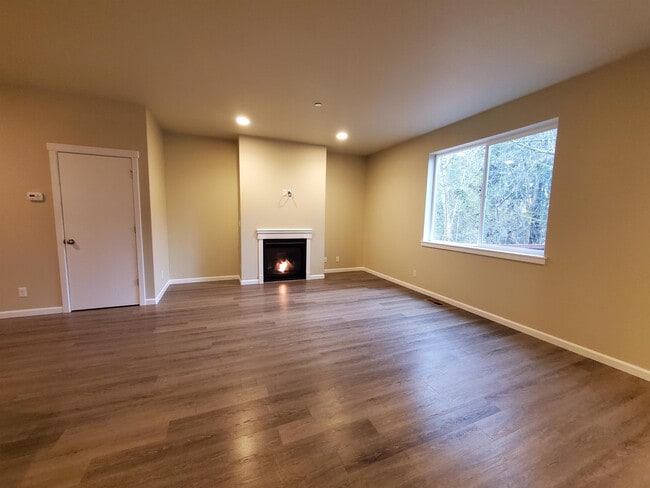 Photo - 1502 Onyx St SE