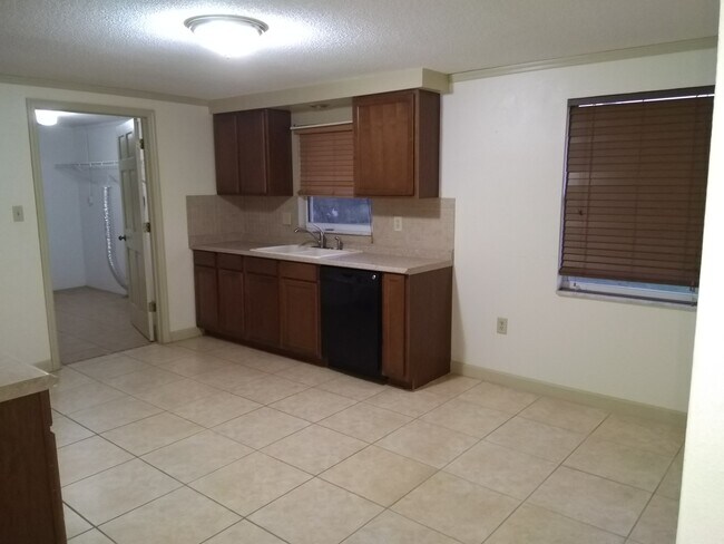 Photo - 10411 McIntosh Rd