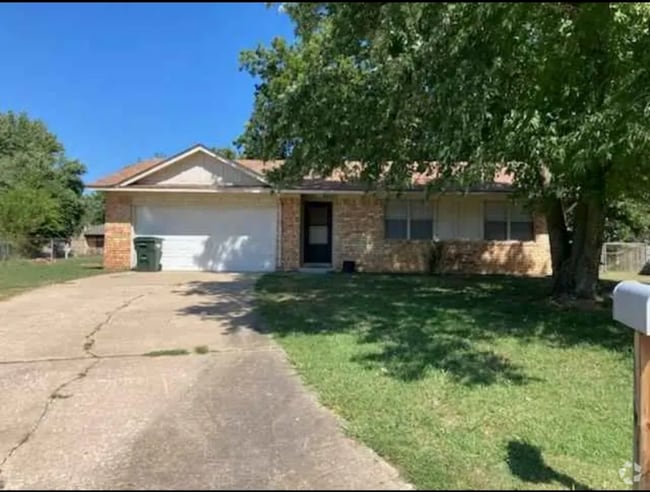 Building Photo - 800 Highland Ct Rental