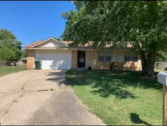 Building Photo - 800 Highland Ct Rental