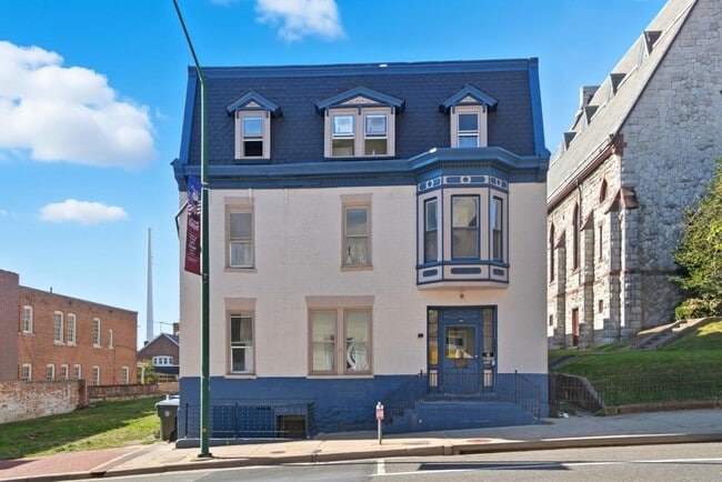 159 W Washington St