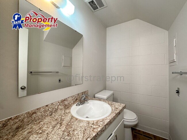 Photo - 1107 S Leadville Ave Condo