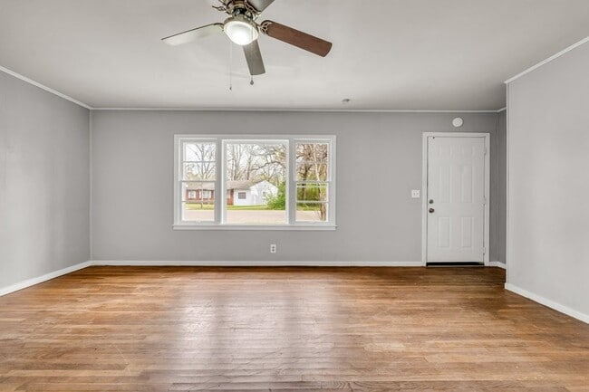 Photo - 137 Poplar St