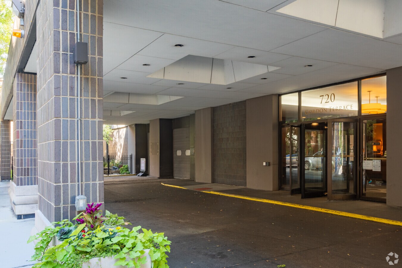 Photo - 720 W Gordon Terrace