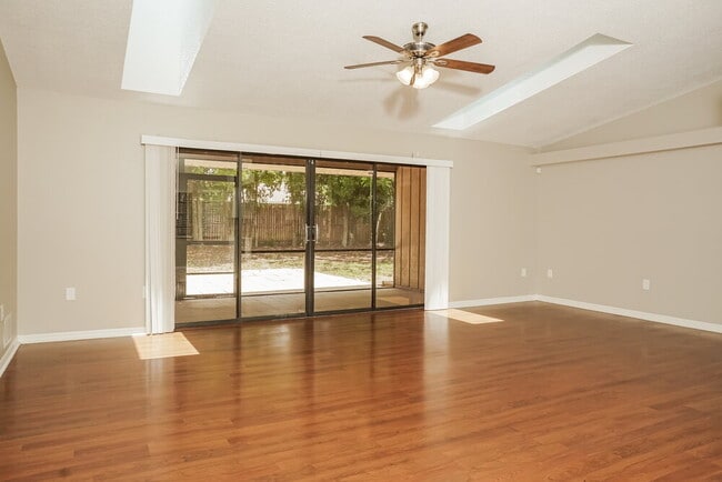 Photo - 5785 Colonial Oaks Blvd