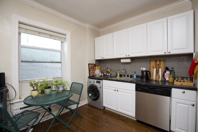 Building Photo - 2127 N Fremont St Unit J03P