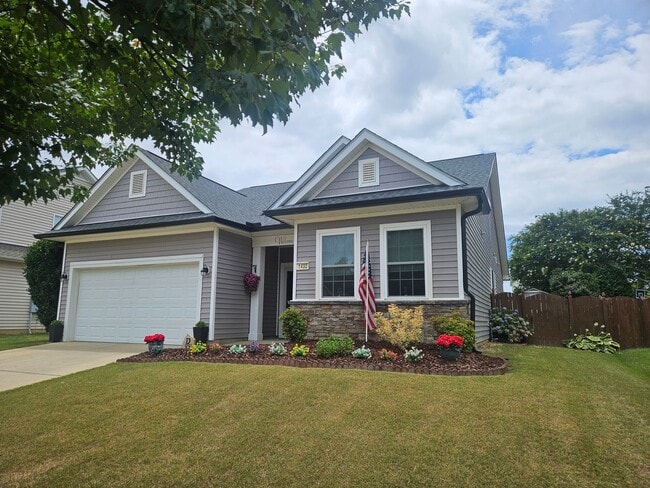 Building Photo - Fabulous 3br 2ba in Fuquay! Available July 31, 2026!