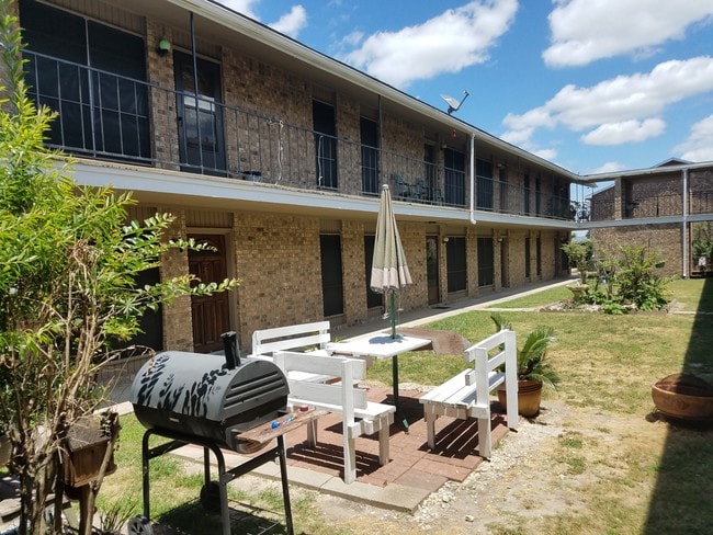 Photo - Greenbriar Apartments