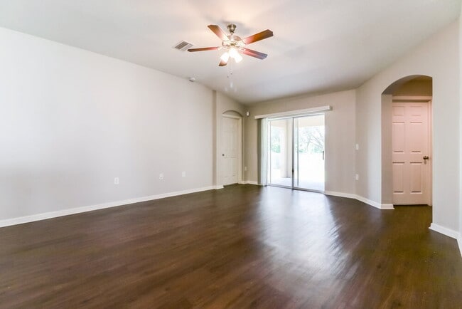 Photo - 403 Down Pine Dr