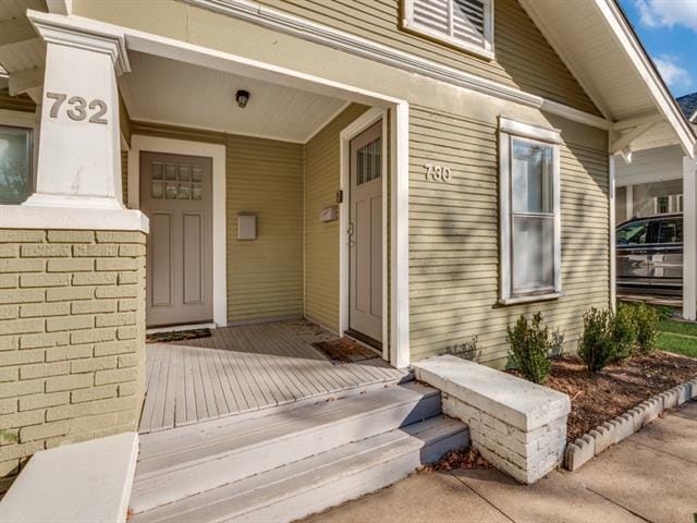 Building Photo - 732 N Windomere Ave