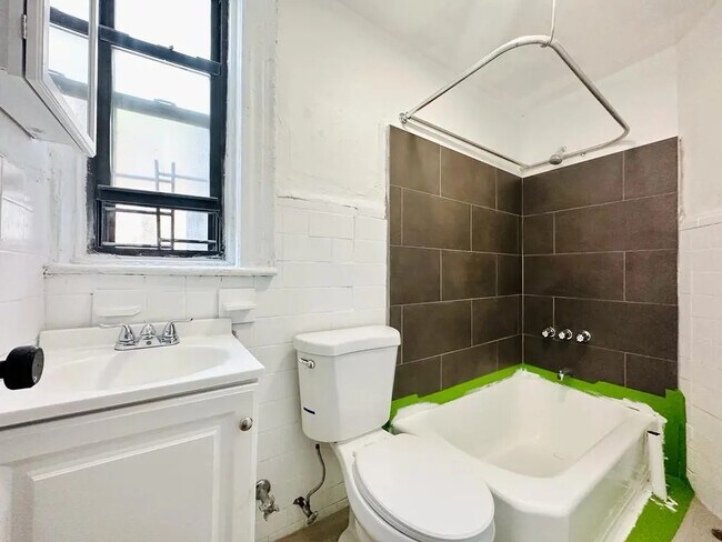 Photo - Furnished room/NOT APARTMENT Unit 4R