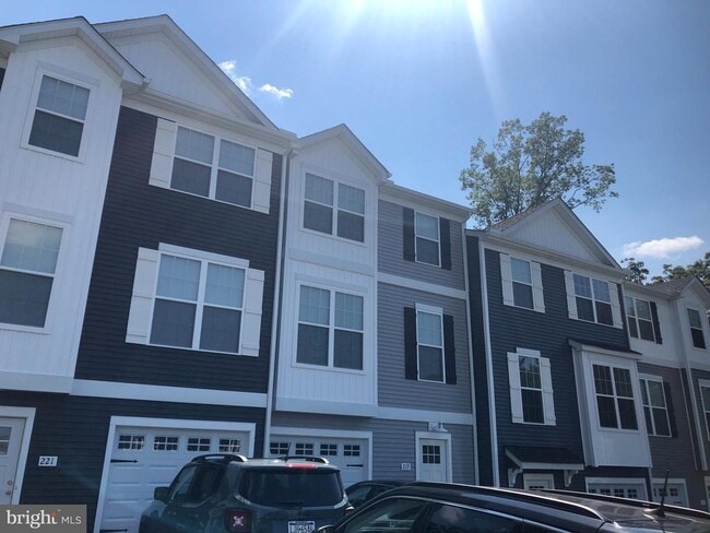 Photo - 219 Woodside Ave Townhome