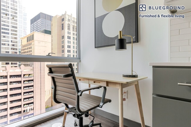 Photo - 215 W Lake St Unidad FL17-ID1330