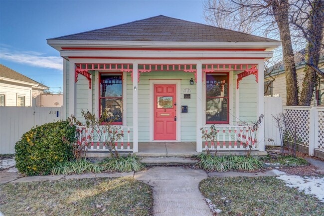 313 N Mt Vernon Ave Unidad Front House
