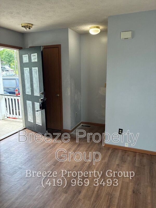 Building Photo - 731 Parmalee Ave