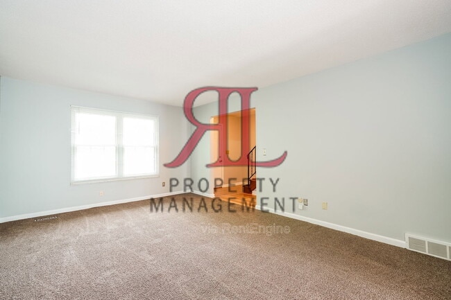 Photo - 119 Stornoway Dr E