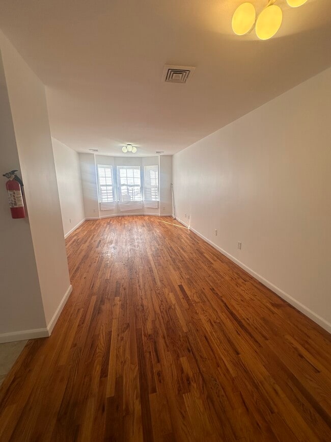 Building Photo - 722 S 20th St Unit 2