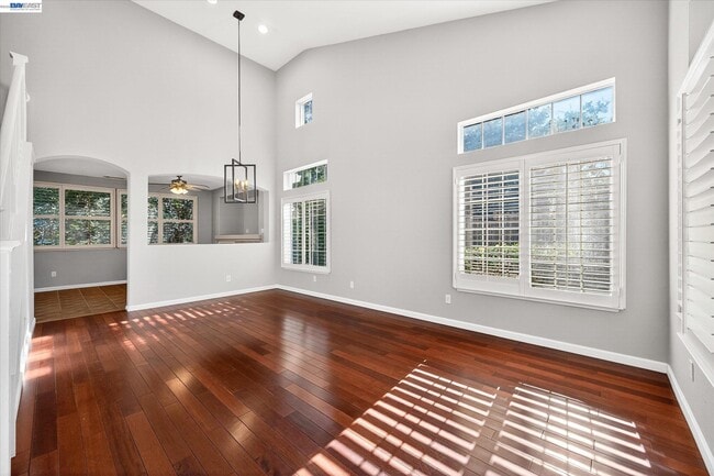 Photo - 133 Sundance Pl