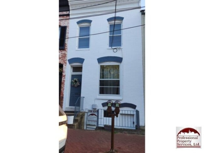Building Photo - Historic Downtown Location Rental