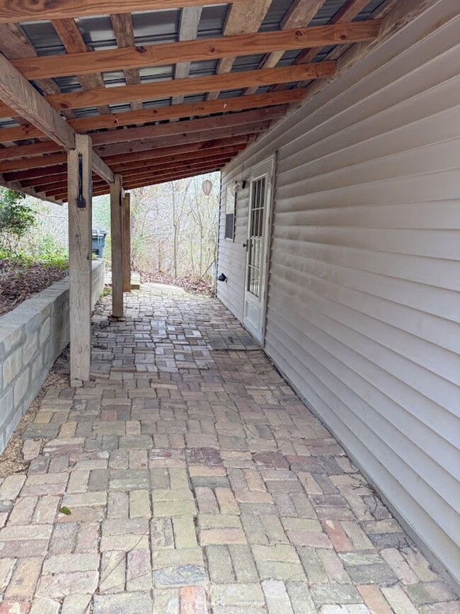 Building Photo - Budget Friendly!!