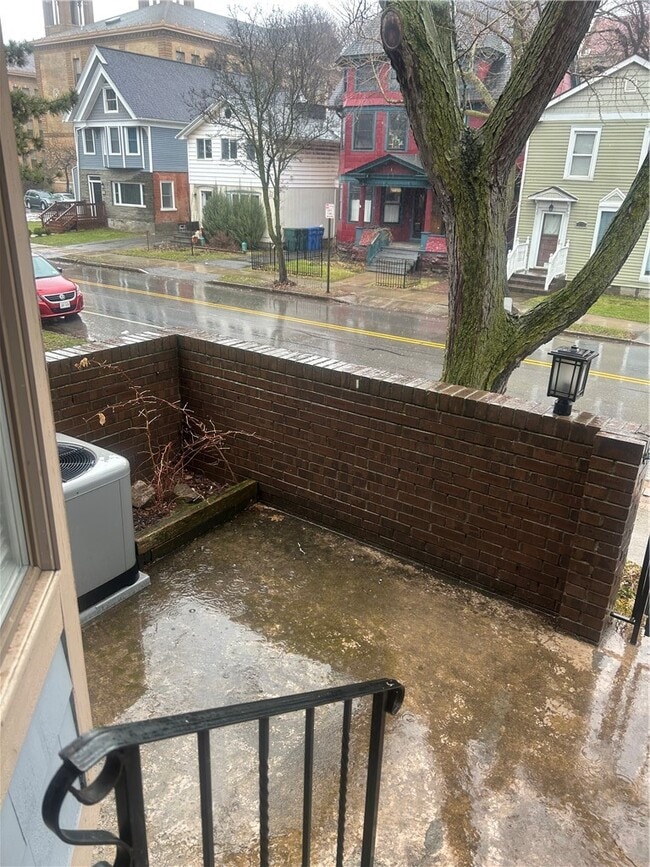 Photo - 395 Alexander St