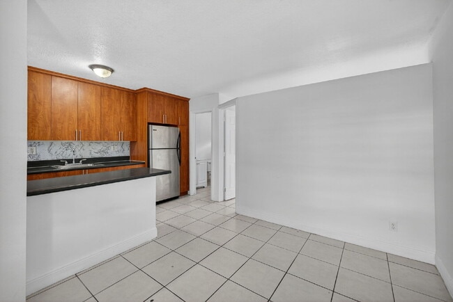 Photo - Bright & Modern 1-Bedroom Apartment in Prime Oakland Park Location Unit 23