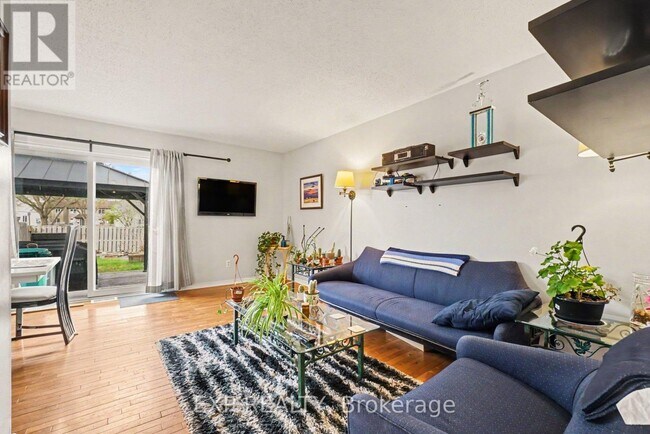 Photo - 6461 Colony Square