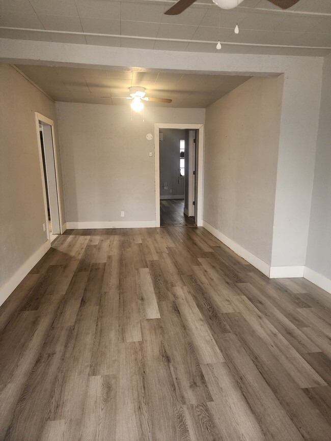 Photo - 111 W Locust Ave