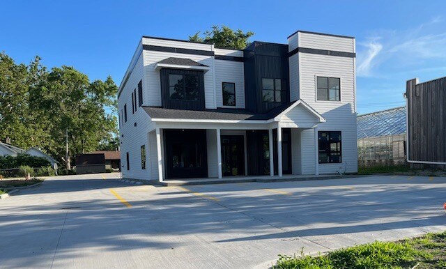 Building Photo - 203 E Oak St Unit 3