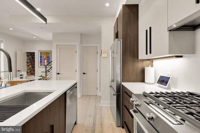 Photo - 3933 14th St NW Unidad 8