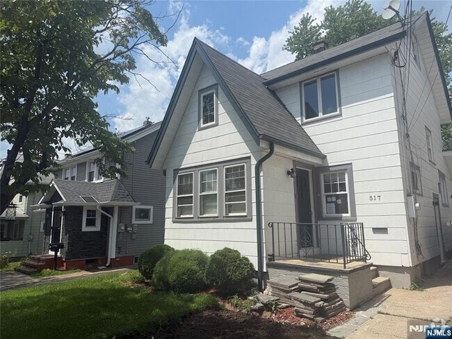 Building Photo - 517 Maple Ave Rental