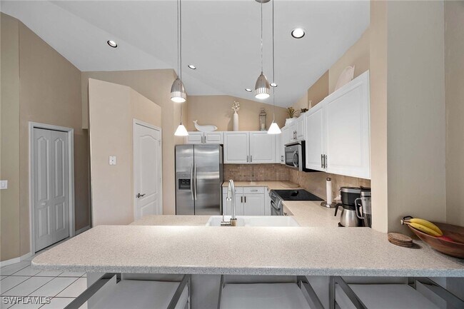 Building Photo - 15260 Cedarwood Ln Unit A201