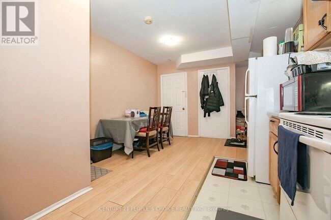 Photo - 106 Winterfold Dr
